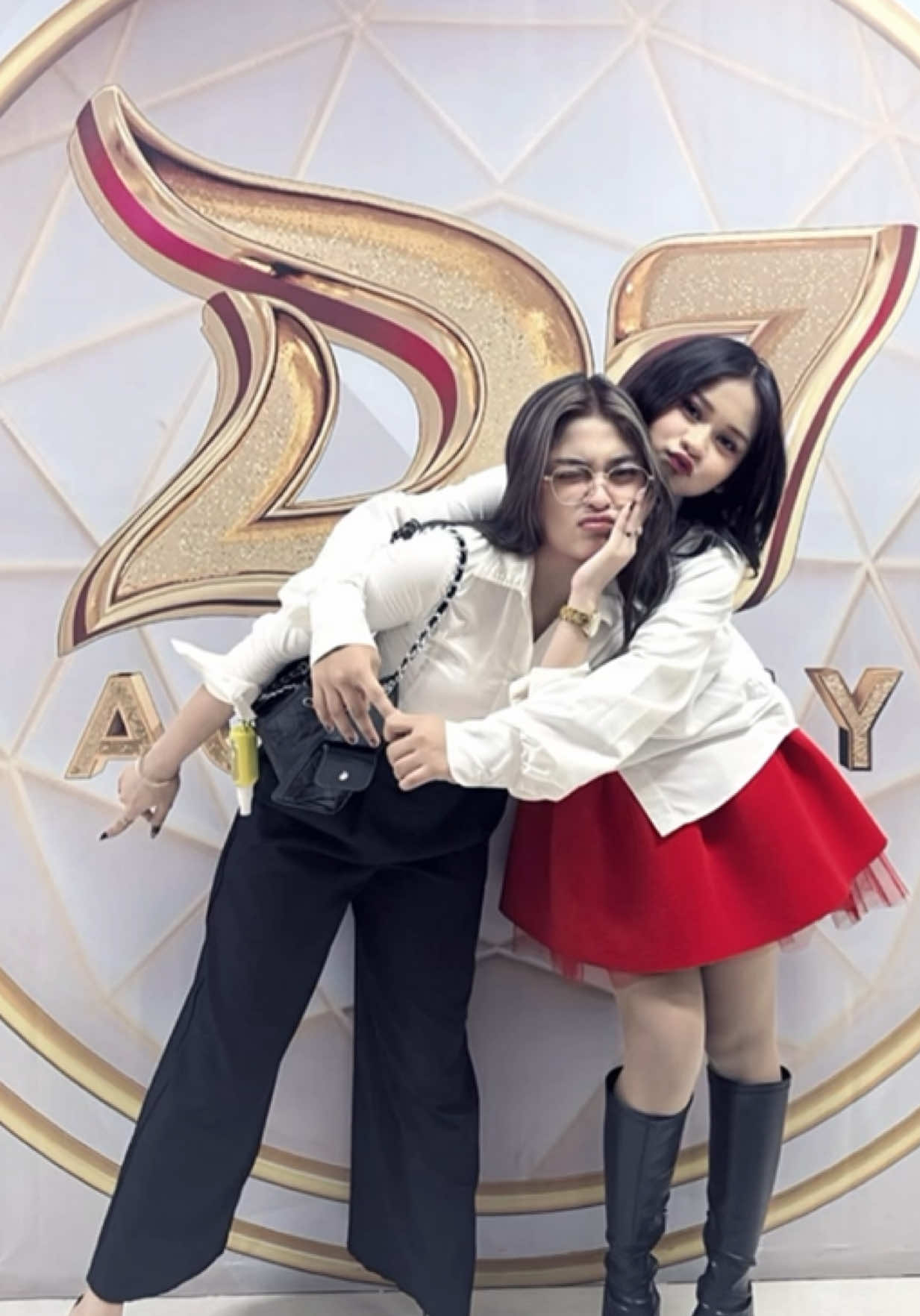 kangen manjanya, centilnya, bawelnya, iconnya kaka di gen z. selamat melambung ya ping miss u so much persetan dengan hujatan! maju aping😜