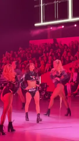 Lisa Blackpink 🔥 VSFS24 #lisa #blackpink #fyp #trend #victoriassecretfashionshow 