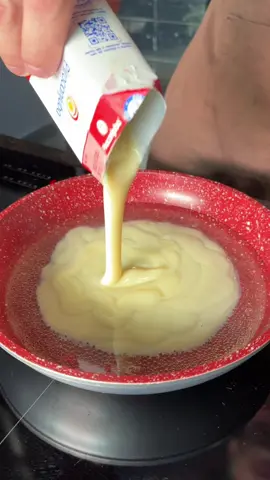 Se você tem leite condensado e água fervente na sua casa e ainda não fez essa receita, você não sabe o que está perdendo! 📍INGREDIENTES: 250ml de água fervente  395g de leite condensado  1 cs de azeite 1 ovo 1 pitada de sal 1 xícara de farinha de trigo  Usamos Nutella como recheio, mas pode ser o que você preferir: doce de leite, geleia… 🎥 Passo a passo no vídeo  #explore #receitas #panqueca #doce 