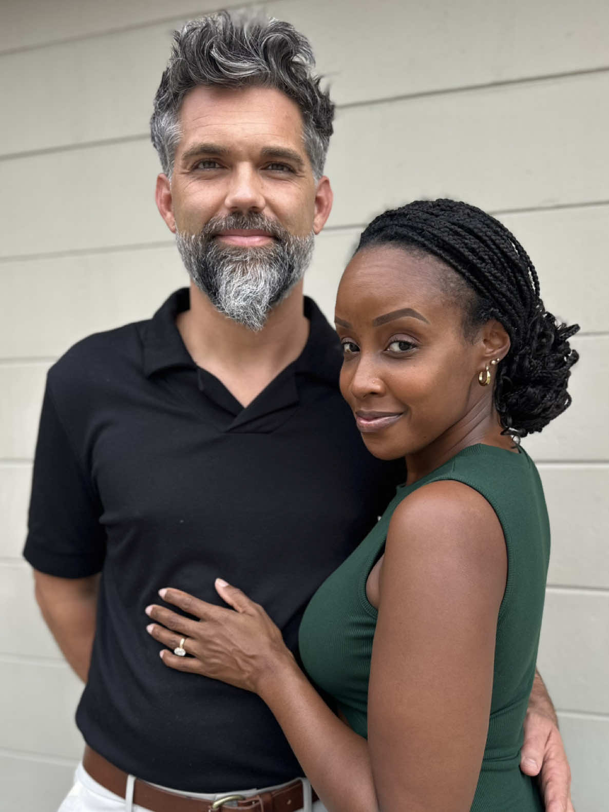 Date night after all the fall treats? No problem 😏 @lovewellness Bye Bye Bloat’s got me feeling good again. #byebyebloat #goodgirlprobiotics #lovewellnesspartner #sponsored 