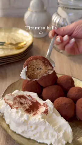 Tiramisu balls ☕️✨ Ingredients : - 175g ladyfingers - 175g mascarpone  - 1 tbsp powdered sugar - 30ml coffee espresso The creme :  - 200ml whipped cream - 2 tbsp powdered sugar #tiramisu #tiramisuballs #dessert #espresso #EasyRecipes 