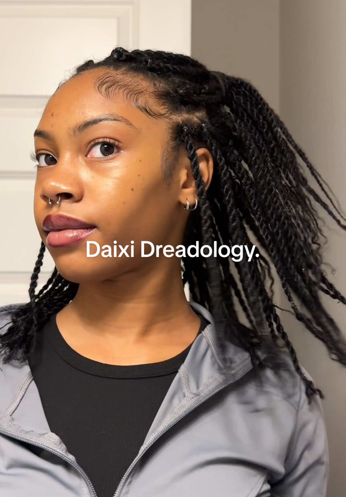I love a style that I can do at home AND reuse 😍🤏🏿 @Daixi Dreadology #minitwists 