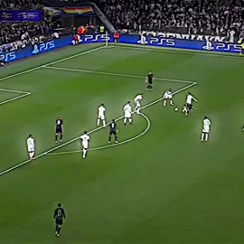 اتحداك تعرف اسم الاعب 😳🔥#تيم_بيدري😏🍋 #fypシ゚vira #حسوني_ديبروين🍋🍋 #علي_بيدري🍋🍋 #كرة_القدم_عشق_لا_ينتهي👑💙 