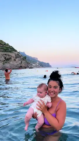 The @kept.collection childhood history book goes from pregnancy to age 18!! I can’t wait to fill this out and give it to Margo when she turns 18! If you are a mom who also dropped the ball in the baby book department, this is a MUST add to your Christmas list! #girlmom #firsttimemom #tybebmom #workingmom #youngmom 