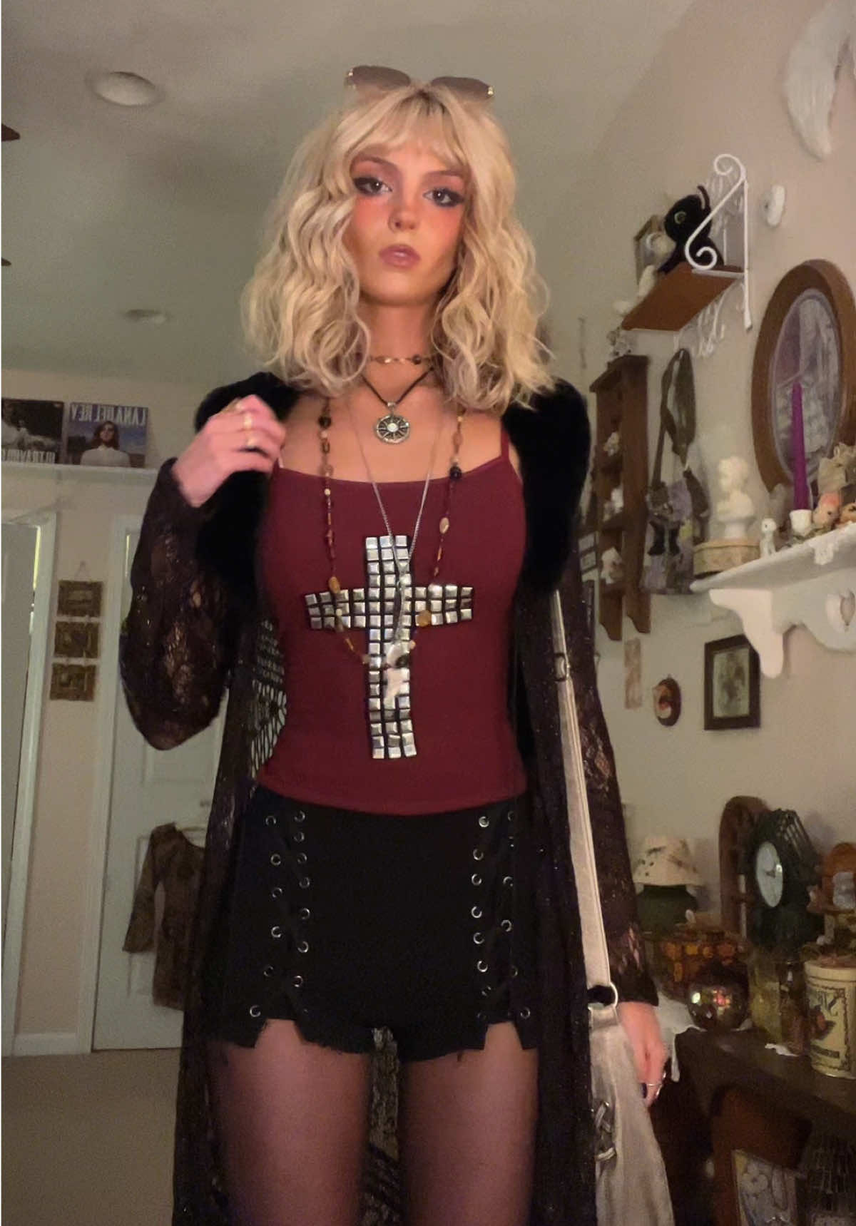 i’m back and yes i’m playing with clothes again 🖤 #outfitinspo #vintagefashion #thrift #styleinspo #thrifted 