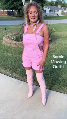 You really don’t think that I would be mowing, do you? That’s a man job. I have a good man, he mows for me. #highheels #spicy #girlygirl #garagesalefinds #gorgeous 