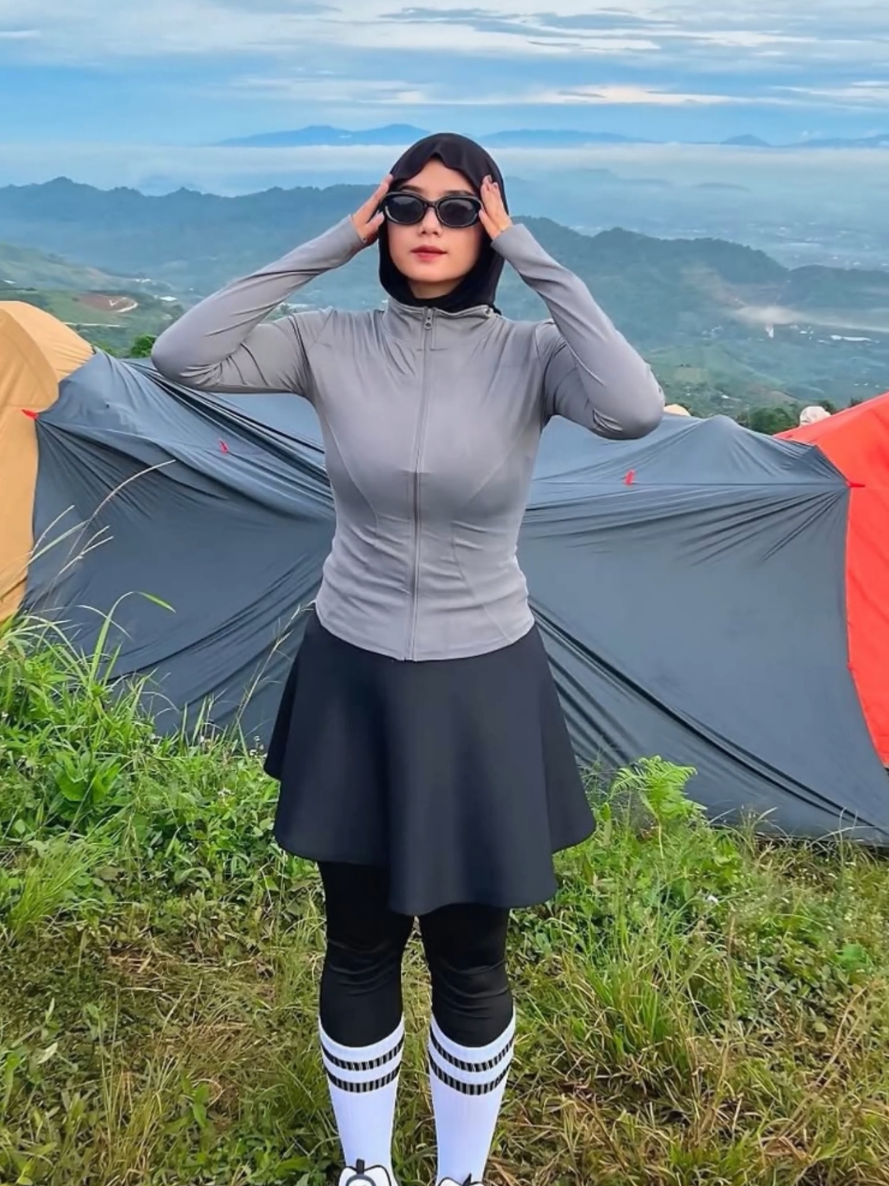 kapan naik gunung bareng kamunya #gunung #gunungindonesia #OOTD #ootdfashion #ootdhijab 