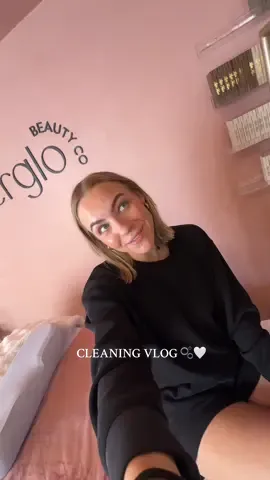 Clean up clean up! #cleaningvlog #minibernedoodle #dogmom #ditl 