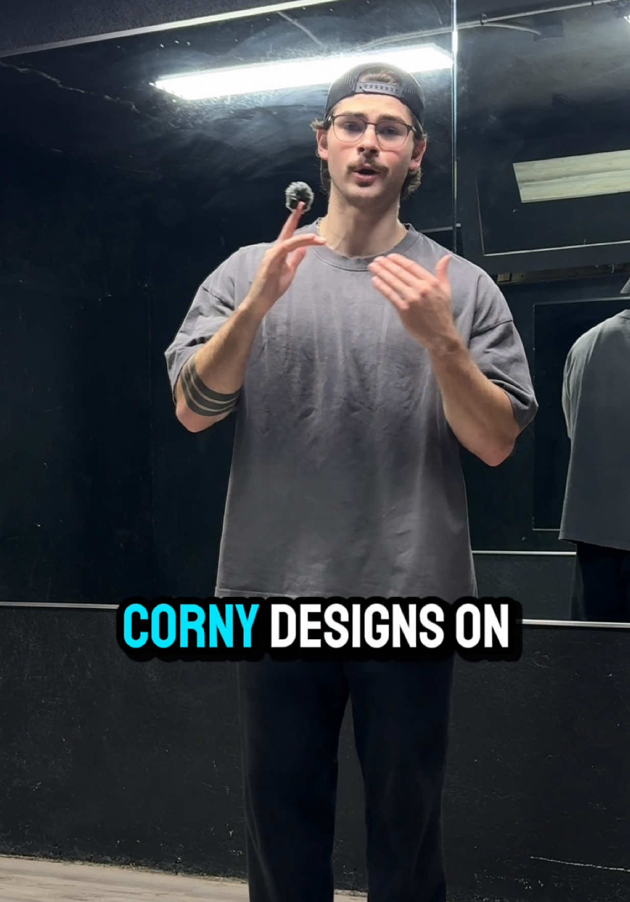 The fit on these is als just perfect and exactly how you want a pump cover to fall over your back and arms #nickfreeman02 #gym #ekkovision 