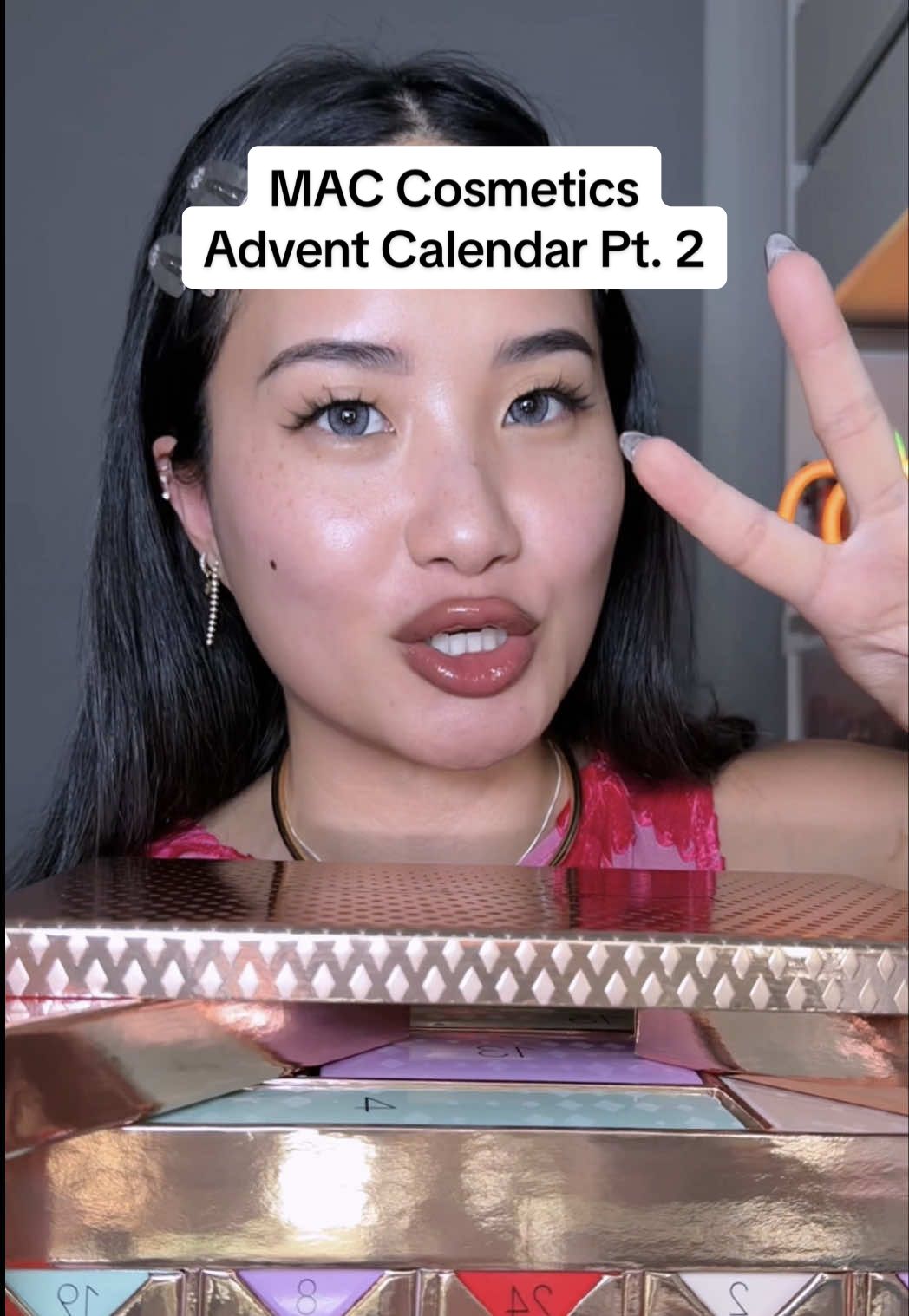 I need someone that got this advent calendar last year to tell us if we did better this year 🤓🧐😏 #makeupreview #adventcalendar #honestreview #unboxing #holidaygifts 