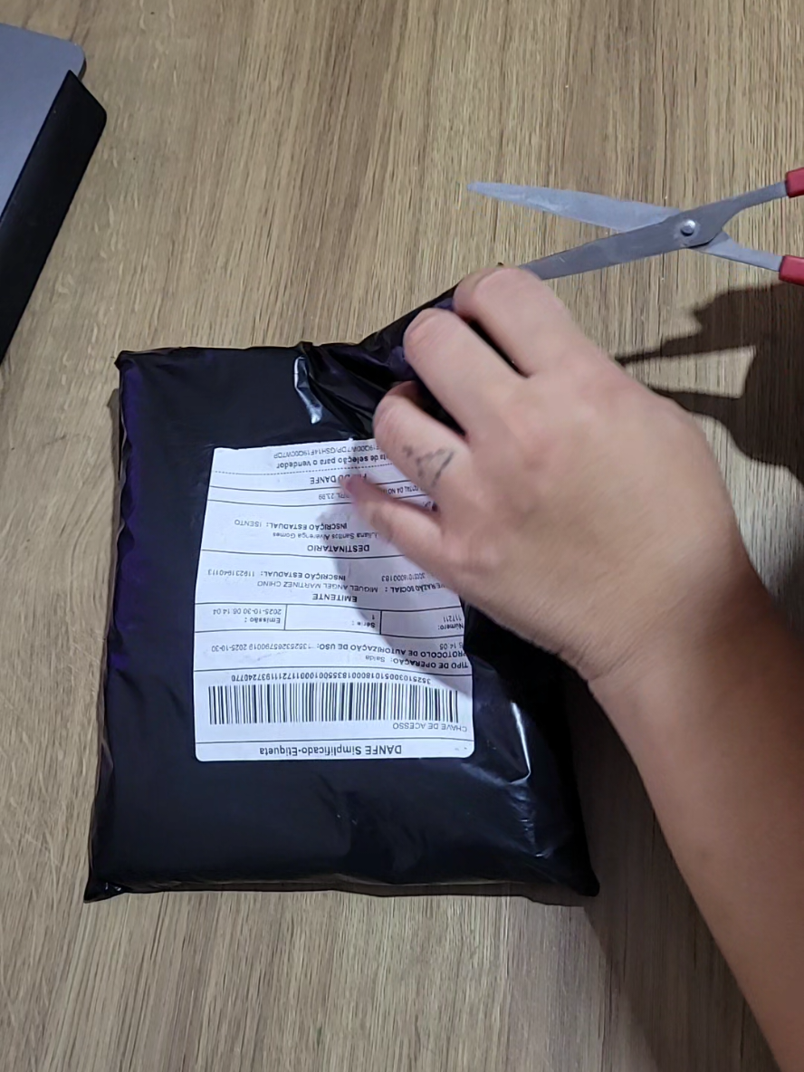 Mas um pacotinho da SHEIN e dessa vez é uma calça para atividade física. Estou aproveitando a Mega Liquidação e quando for chegando os pacotinhos venho mostrar pra vocês as minhas escolhas 😊 Calça ID21956234 Pesquise CRA4H para comprar minhas escolhas em tendências na SHEIN! Cupom de desconto 25PSCmyfestidea608 @shein_official @sheinbrasil  #shein1111 #sheinmegaliquida #sheinbrasil # ad #sheinbigsale