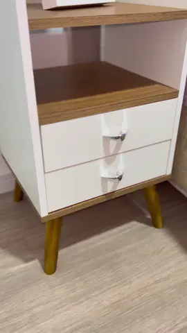 Mesa de cabeceira retrô com gavetas. #casa #mesadecabeceira #decoracaodecasa 