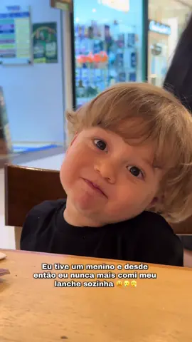 Sempre dividindo 😬 uma draguinhaaaaa!!! #maternidadereal #maedemenino #rotinacombebe 