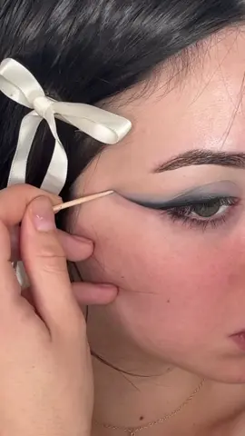 como lo muevelou lo mueve loo #makeuptips #fyp 