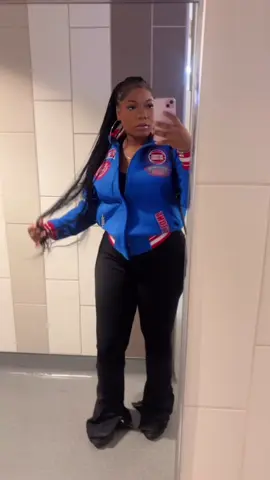 I was so irritated #detroit #detroitpistons #littlecaesarsarena 