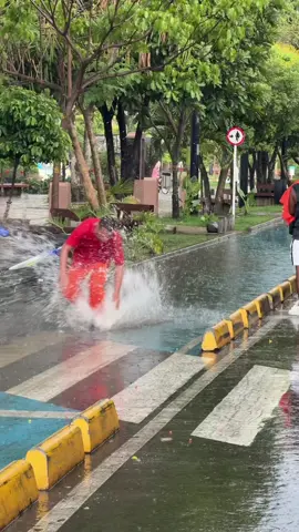 Está lloviendo mucho! 😅 #viral  #andycortes #comedy