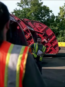 Eu me tornei milionário recolhendo lixo 🗑️  #filmes #filmeseseries #series #matrix #filmesparaassistir 