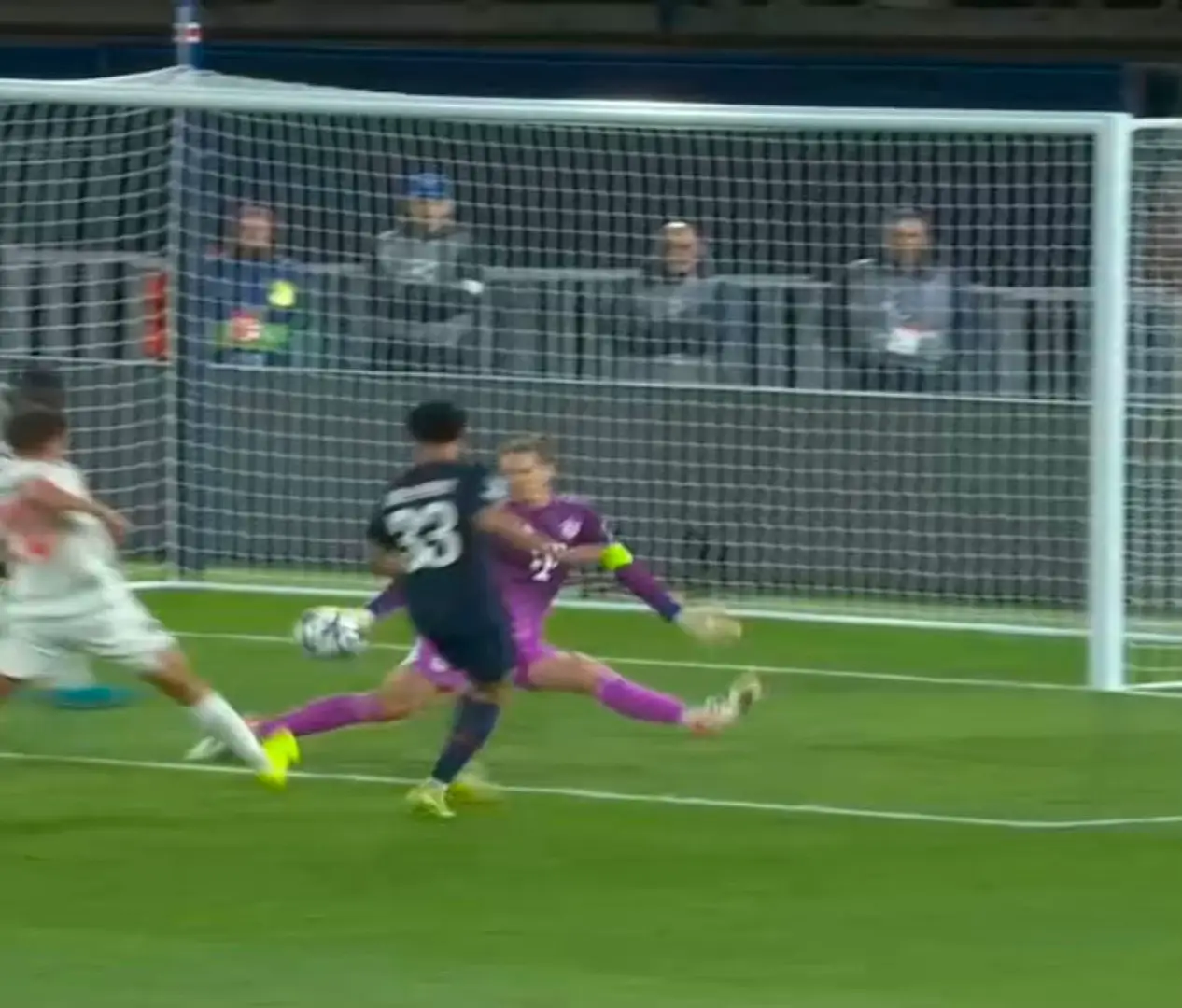 #manuelneuer #neuer #neuerthewall