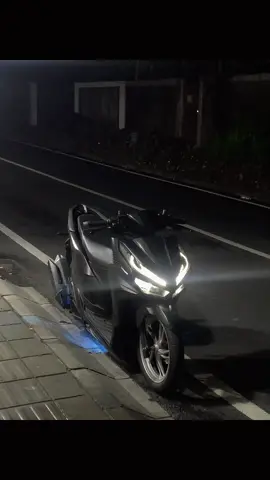 parkir ganteng😋 #4u #vario 