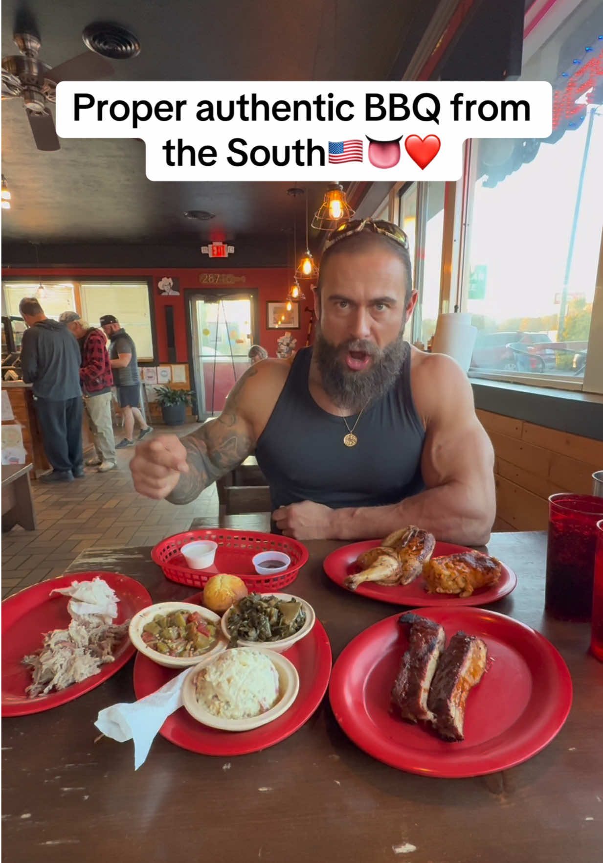 This was some of the best BBQ I have ever tasted and I’m sure it’s only gonna get better the more south we go….👅🇺🇸👊 #Am#AmericaBQ##FoodTok#south##travel