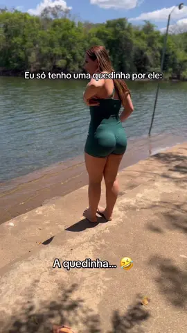 O cloose de sereia deu errado 🤣 Obs: foi perigoso sim, mas a gente leva na esportiva e fica esperta para a próxima vez não acontecer mais.  . . . . #fyppppppppppppppppppppppp #queda #tombo #aqueda #viral 