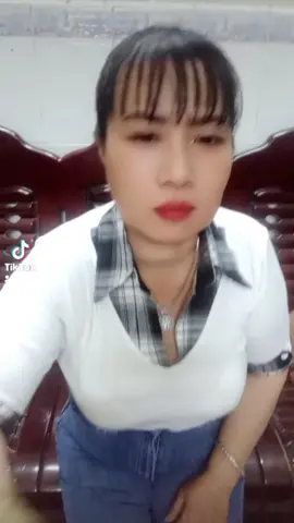 Đồng tiền làm cho ta lao đau.sướng khổ cũng gì chữ tiền 