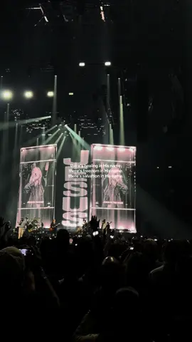 Jesus be the name that gets all the glory 😭 #worshipsong #worshipmusic #elevationworship #worshipsongs #christianmusic 