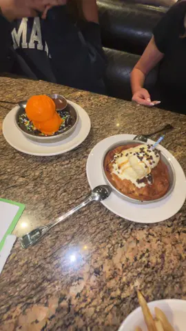 we got both for free btw 🥹 #fyp #pizookies #bj #viral #xyzbca 