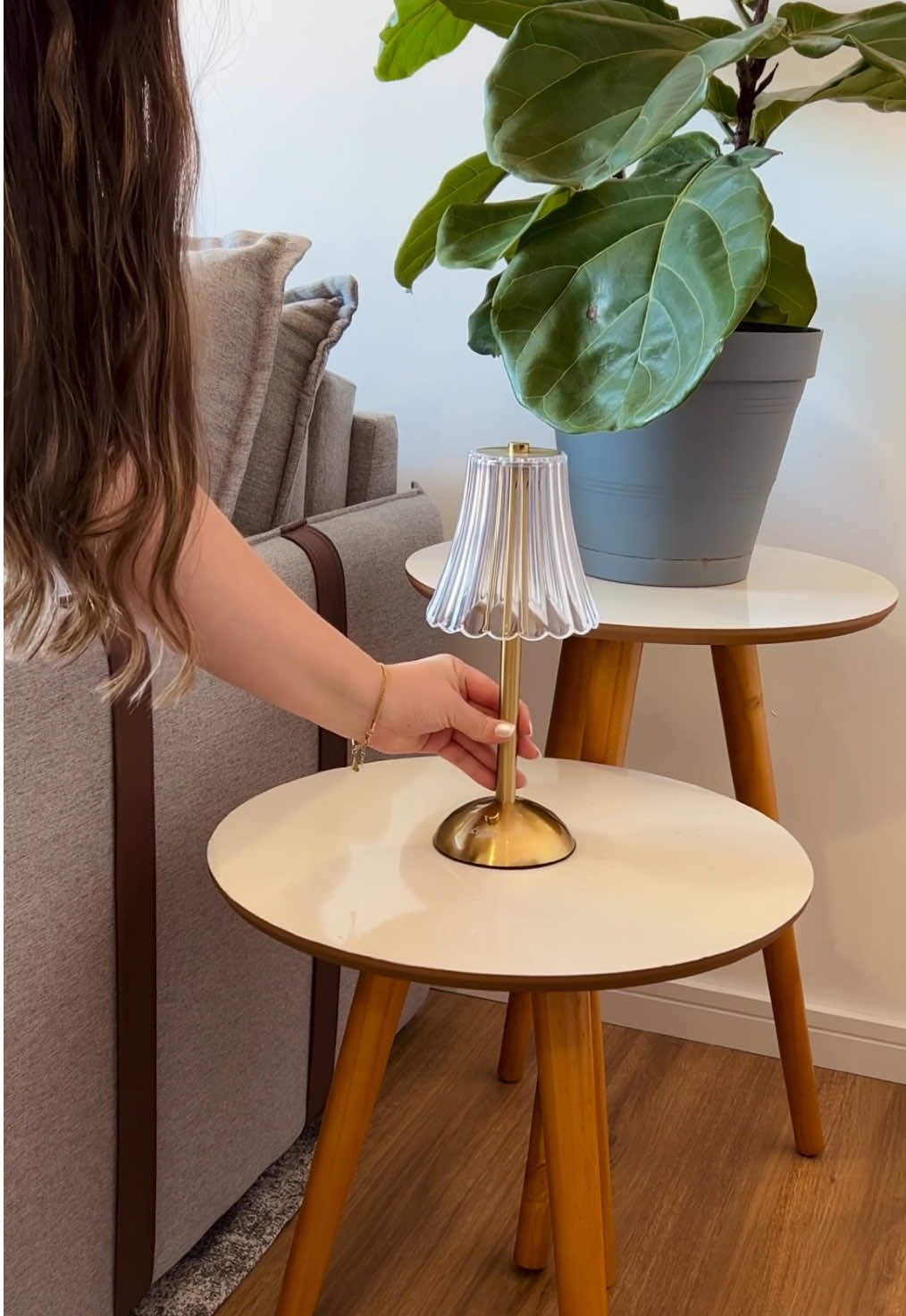 Um sonho de Luminária! 3 opções de cores: Quente, neutra e fria. E o melhor de tudo, sem fio 🤌💡✨  #luminaria #abajur #enxovaldecasa #enxovaldecasanova 