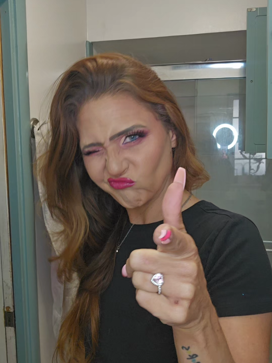 Need a giggle today? You're welcome! #makeup  #funny #LIVEIncentiveProgram #LIVECanBeEasy #PaidPartnership 