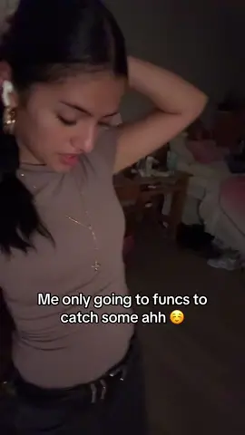 holy I love women. Dont ask how I got on stage 👽 #fyp #relateable #college #wlw 