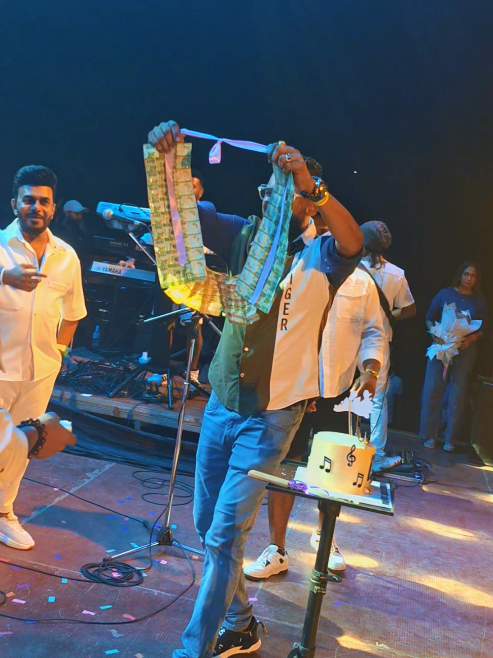 සුබ උපන්  දිනයක් වේවා  @Niroshan Dreamz @Rose Alagiyawanna දෙන්නටම. අපේ සහෝදරයා @Vikum අතින් 💰 📿    ❤❤❤