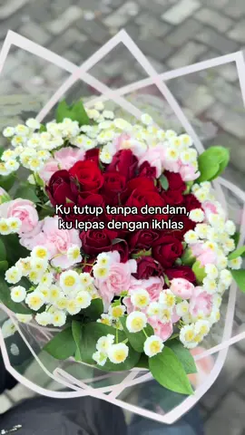 Bouquet mawar merah 🌹  By. Nova Florist  Nova Florist (Bakul Kembang) Supplier Bunga Segar Sumowono Bandungan Since 2001 Menyediakan berbagai macam jenis bunga Segar, bunga mawar dan lain lain.  Siap kirim sampai tujuan  Info pemesanan 081225780103 #novafloristbandungan  #pasarbungabandungan  #bakulkembang  #freshflowers💐  #fyppppppppppppppppppppppp 