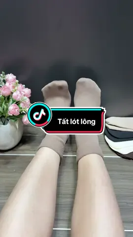 Mùa này mà có đôi tất này xỏ thì cứ nóng sực chân luôn. Ấm lắm các bà ạ!! #donhatamdung #tất #tatnu #vớ 