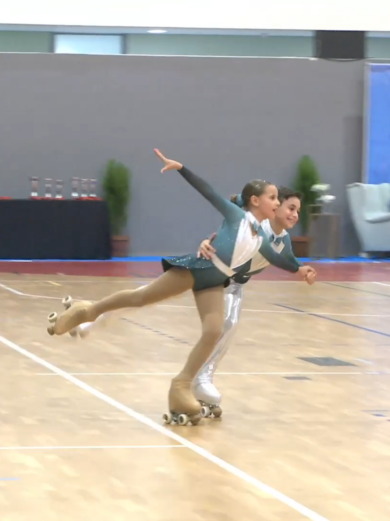 𝗙𝗹𝗮́𝘃𝗶𝗮 𝗦𝗼𝗮𝗿𝗲𝘀 ▪︎ 𝗝𝗼𝗮̃𝗼 𝗣𝗲𝗱𝗿𝗼 𝗦𝗼𝘂𝘀𝗮 𝐓𝐨𝐫𝐧𝐞𝐢𝐨 𝐍𝐚𝐜𝐢𝐨𝐧𝐚𝐥 𝟐𝟎𝟐𝟓 🥇 𝘉𝘦𝘯𝘫𝘢𝘮𝘪𝘮 𝘗𝘢𝘳𝘦𝘴 𝘈𝘳𝘵𝜄́𝘴𝘵𝘪𝘤𝘰𝘴 ᴍᴀɪs ᴠɪ́ᴅᴇᴏs ᴅɪsᴘᴏɴɪ́ᴠᴇɪs ɴᴏ ᴄᴀɴᴀʟ ᴅᴇ ᴛᴇʟᴇɢʀᴀᴍ @ʀsᴋᴀᴛɪɴɢᴠɪᴅs 🎥 Vídeo propriedade de @oficialfpp  #flaviasoares #joaopedrosousa #campeonatonacional #rskatingvids #artisticskating #patinagemartistica