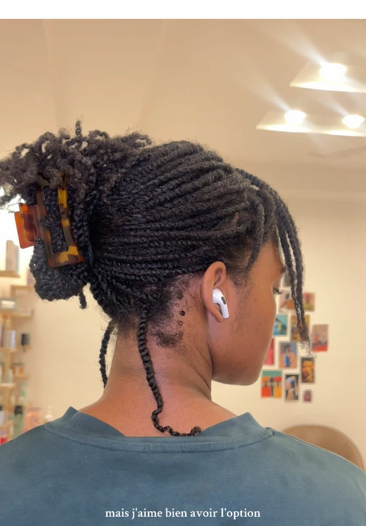 Je sais finalement utilisé les pinces cheveux💖 #tiktokmali #femmenoire #minitwists #clawcliphairstyles 