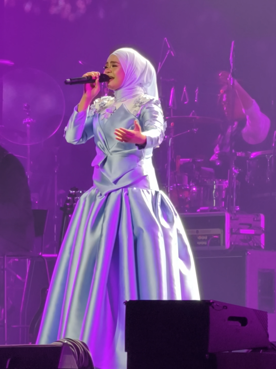Kakak sangat cantik & iols cannot move on!! 🥰 Saje tak edit sebab ni je part yg sempat rekod. Kenapa tak habis? Sebab kitanya nak nyanyi sekali 🤪🤭 . @umairahofficial_  @officialumairah_  @sitinursairahtarudin_new  #umaizing #umai #hafizsuip 