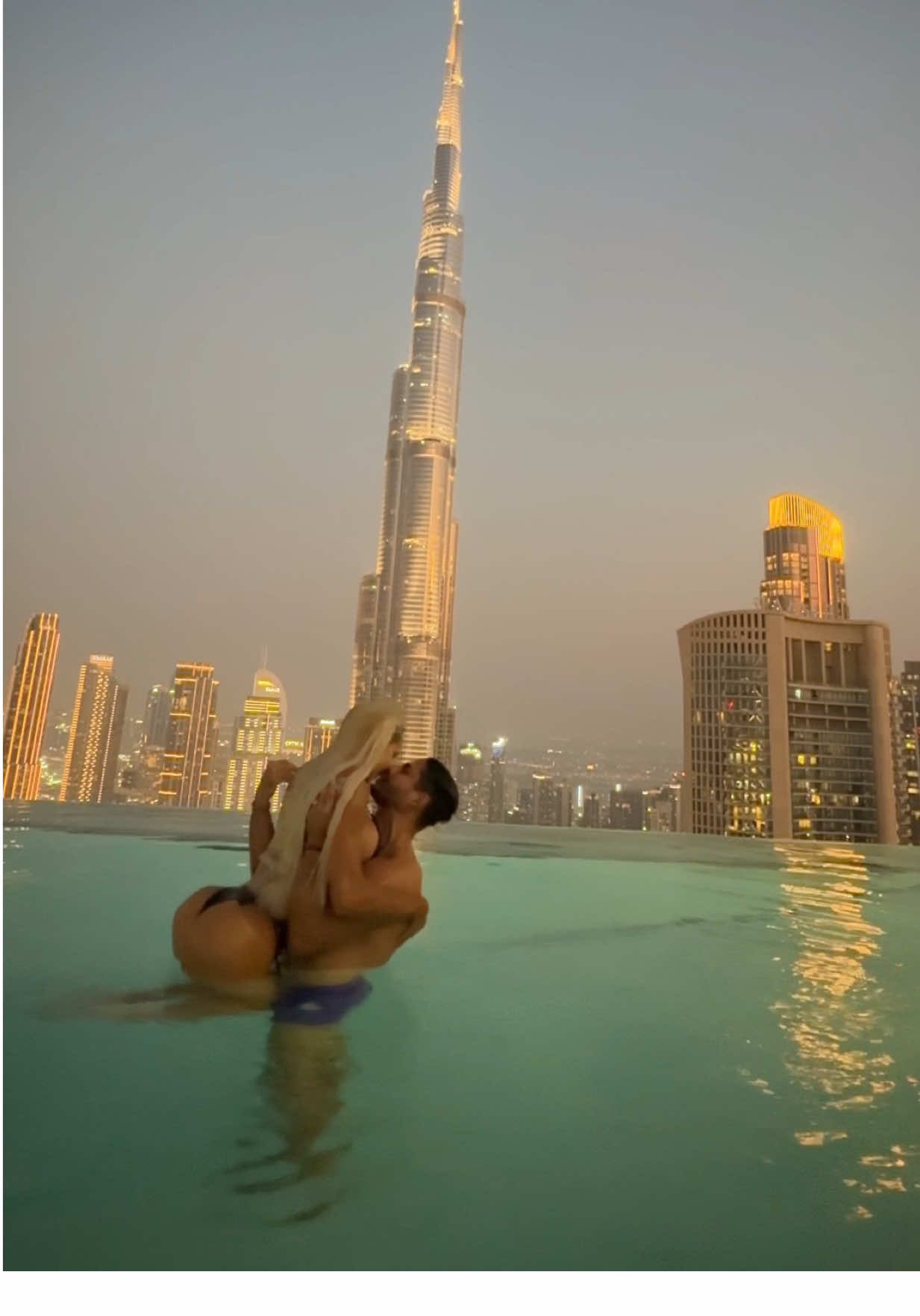 Me complace amarte 💕  #dubai #pareja #goals #goalscouple 