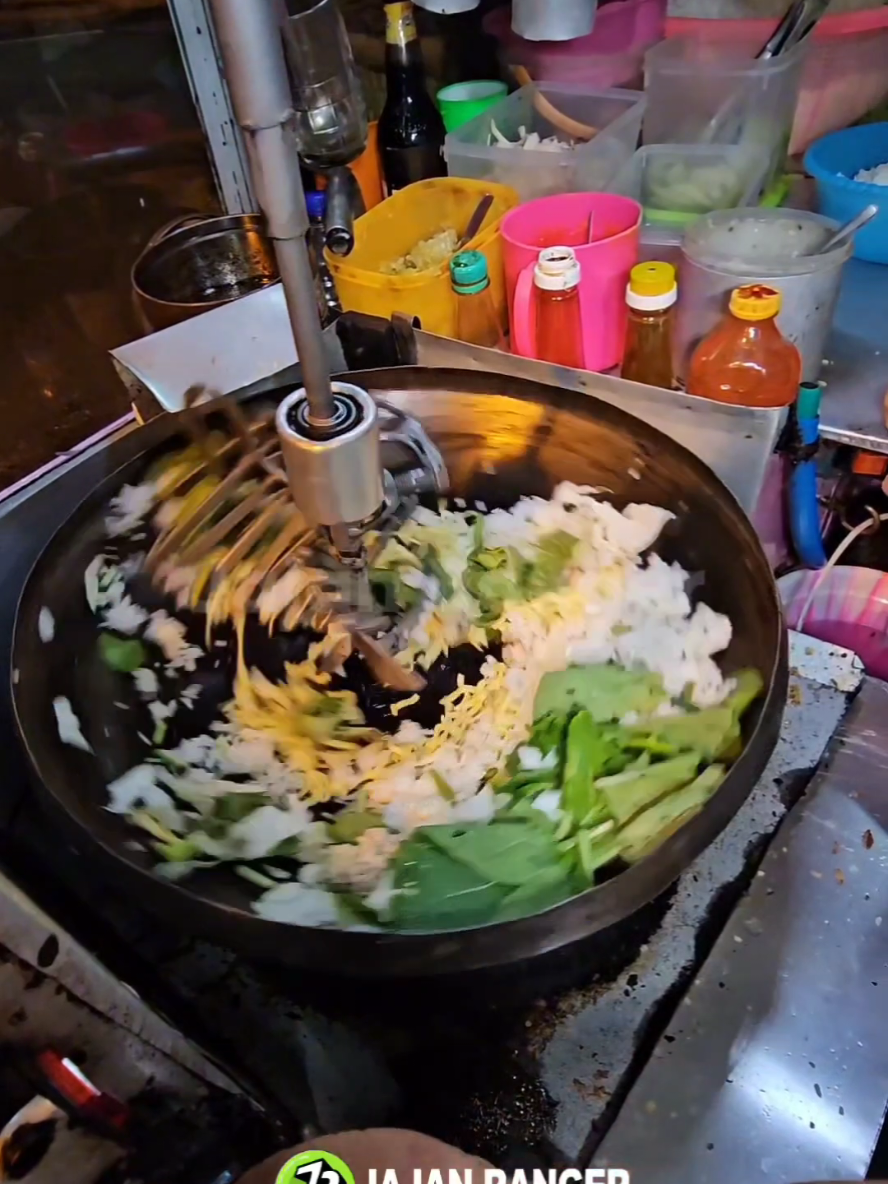 salut Bpk Lulusan SD ciptakan  ROBOT NASI MAUT .... ROBOTnya di TAWAR 100 JUTA di TOLAT #kulinermalang #kulinerunik #viral #fypシ゚  #trending 