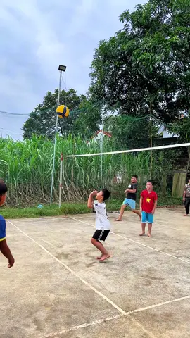 Mong các Cháu nhanh cao nhanh lớn🤣🤣🤣#bongchuyenvadamme #bongchuyen #bongchuyenvietnam #volleyball #dammebongchuyen 