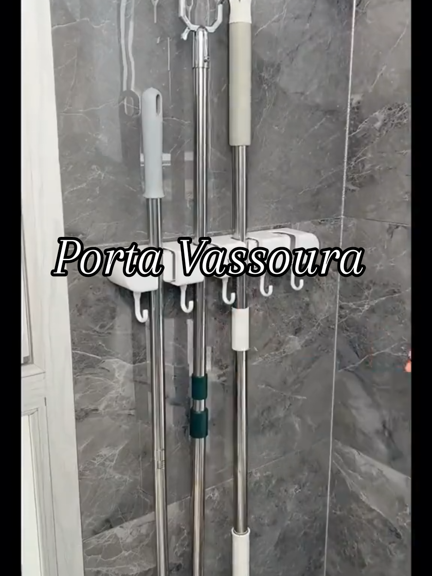 Suporte Organizador Multiuso 5 Lugares 6 Ganchos Porta Vassoura Rodo Chaves . Link disponível no destaque na bio no Instagram 