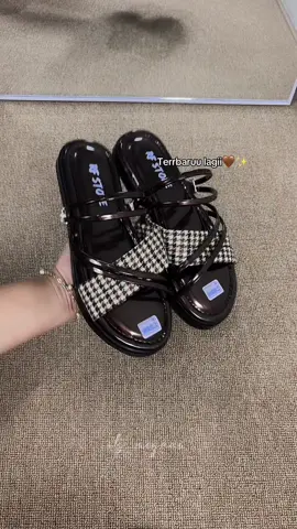 Sandal terbaru lagi by RFstore cantikk simpel elegan😍🤎✨ #sandal #sandalwanita #sandalterbaru #sandalkekinian 