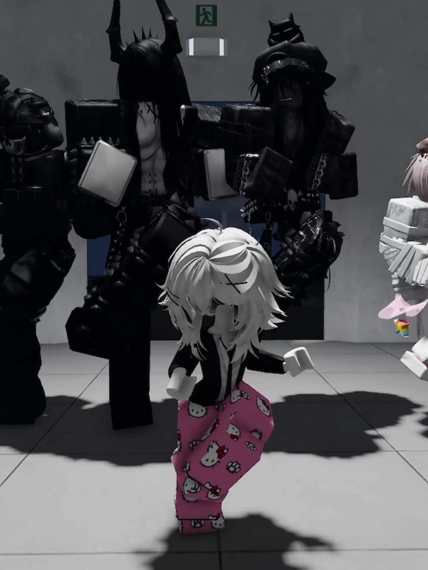 Finalmente o resultado  @jullzin.25 @tetchellaa  #robloxfyp #salaodefestas #vaiprofycaramba #roblox