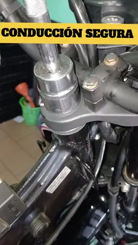 Conducción segura, mantenimiento preventivo periódicamente a cunas de dirección.  #mantenimientopreventivo #mecanico #motos #taller #cunasdedireccion @Chepe Figueroa 