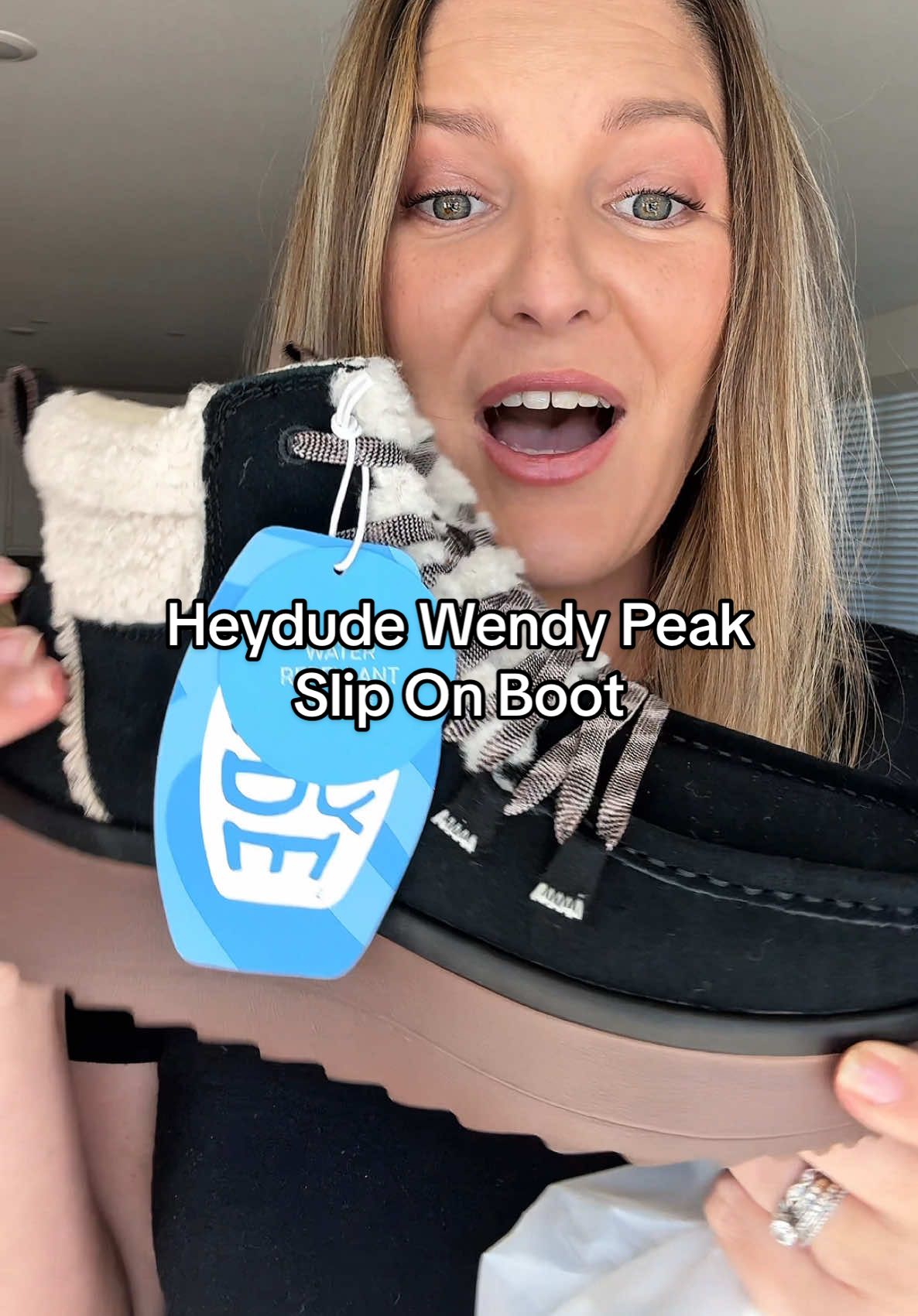 AND they SLIP ON! I don’t think @HeyDude could have created a more perfect winter boot! #heydudeshoes #winterboots #winterfashion #warmboots #sliponshoes 