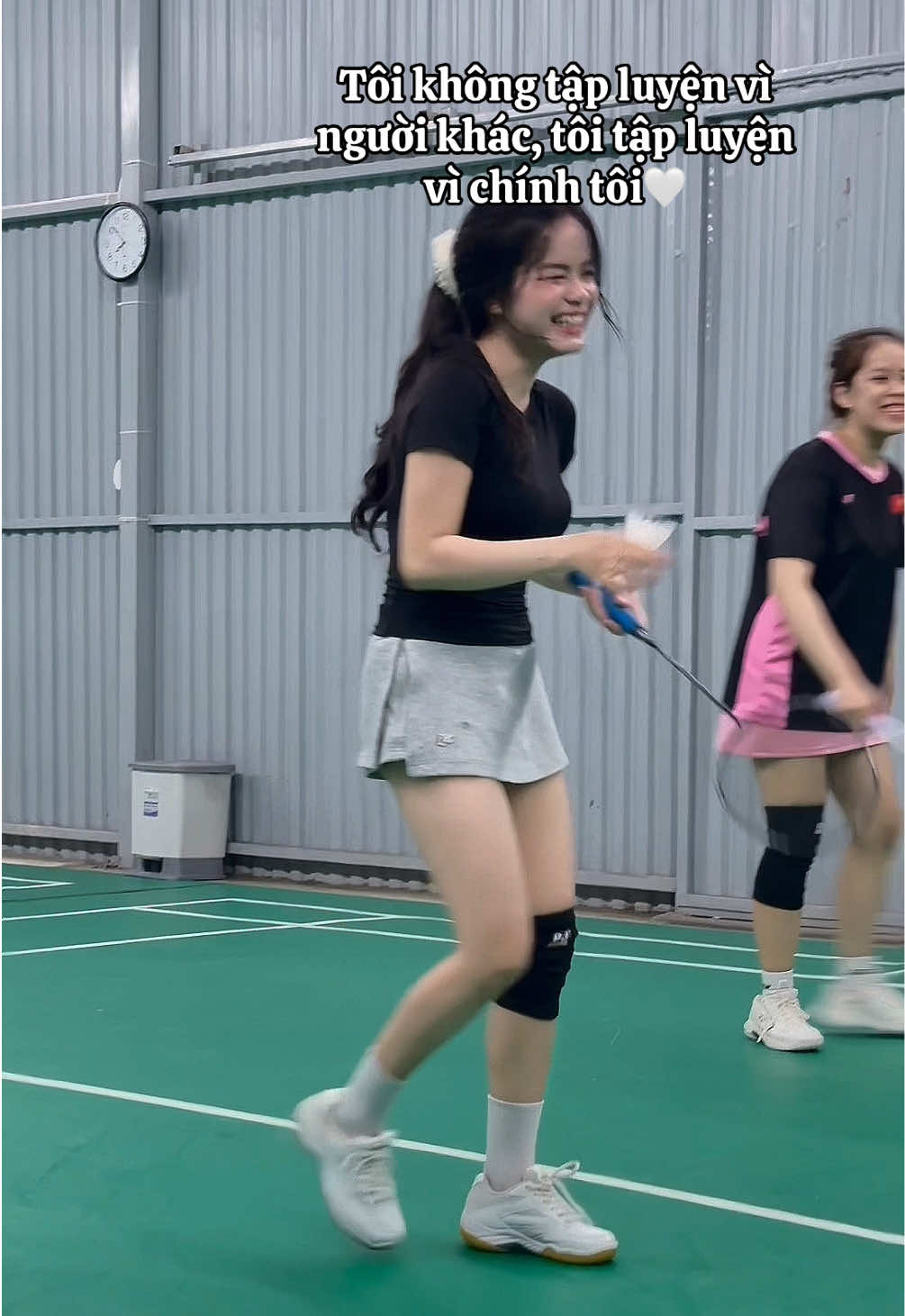 Ra sân tẻn tẻn vậy thôi, chứ tập gym nhìn cũng ngầu lắm á😆#badminton #caulong #gym 