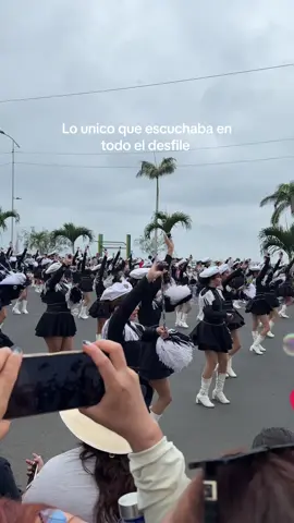 😂😂😂 Tantos ensayos preparándonos para este desfile y ya acabó 💔 #4denoviembre  #fyp  #bastoneras  #viral  #desfile 