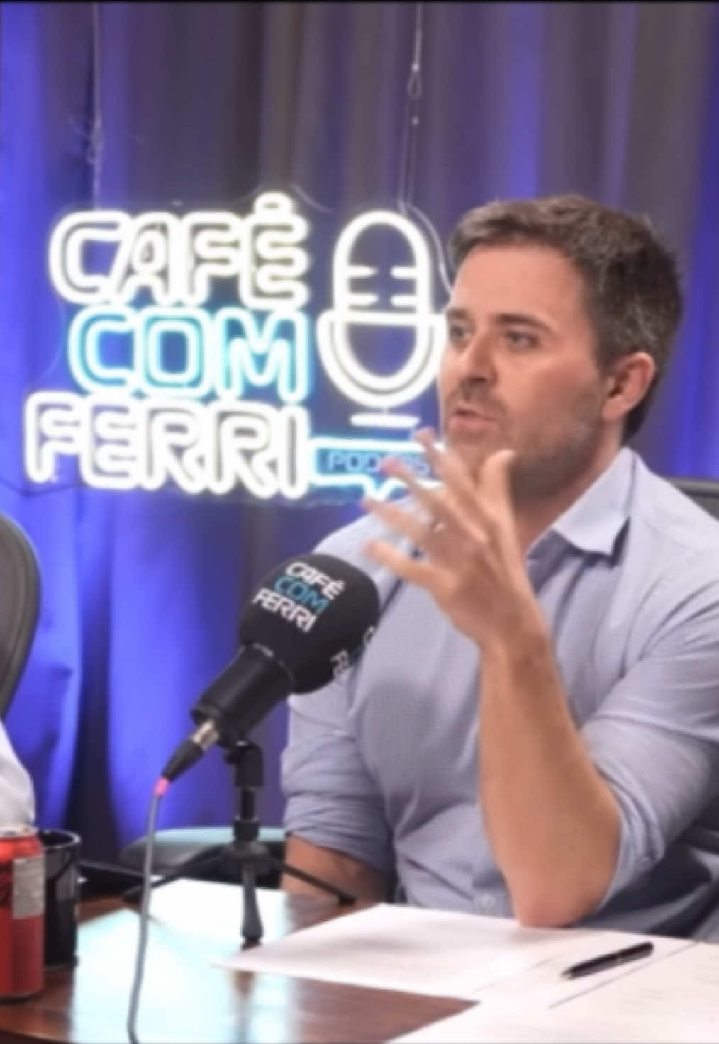 Quer ganhar dinheiro? Faz o que você domina.💰 O brasileiro acorda pensando em como fazer dinheiro, e nesse podcast do @Café com Ferri | Podcast, o @Café com Ferri faz ótimas perguntas de dicas para focar em fazer dinheiro e aqui está a primeira, link completo nos comentários.  #cafécomferri #clipfyleague  #Dinheiro #clipfyferri #Sucesso       