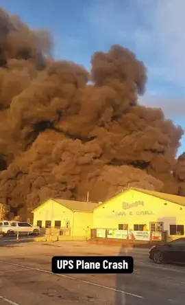 New Footage ::: UPS Cargo Plane Crashes Near Louisville Airport, ignites into massive fire, causing extensive damage to nearby buildings #ups