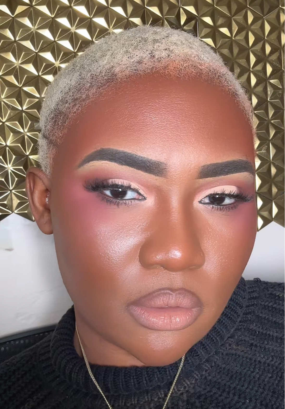 Toasty Makeup look 🍂 Makeup products used : @Anastasia Beverly Hills dip brow pomade in ebony @WYN BEAUTY concealer @ColourPop Cosmetics gone matte eyeshadow palette @urban decay 24/7 inks eyeliner @maccosmetics studio fix powder plus foundation Nw30 NW43 Yash lipstick Chestnut lipliner @Maybelline NY contour 80 @NARS Cosmetics Laguna bronzer 07 @loréal paris usa infallible blush @Morphe Cosmetics continuous setting mist @elfcosmetics power grip setting spray  #viralmakeup #makeuptutorial #makeuplive #howtodomakeuplikeapro  fall makeup look 